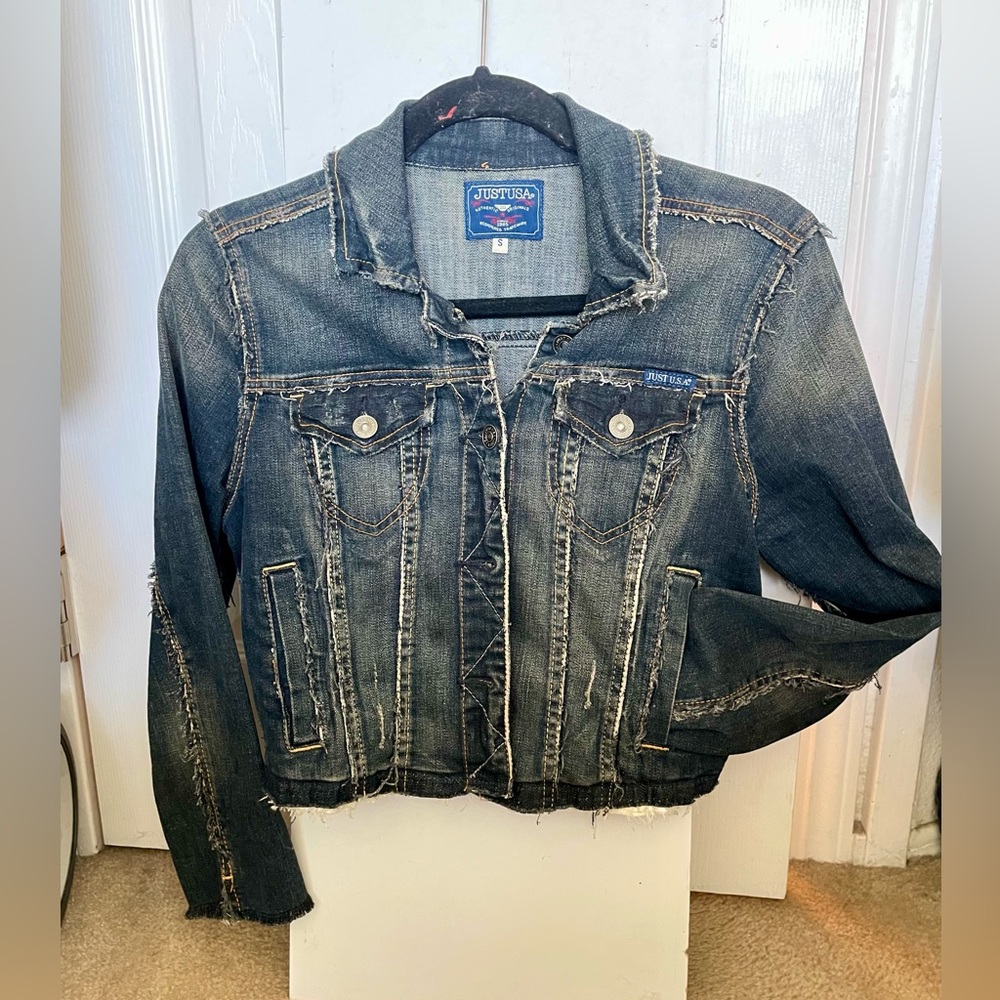 JUST USA Jean jacket. Dark blue denim distressed style w/pockets!! Size Small